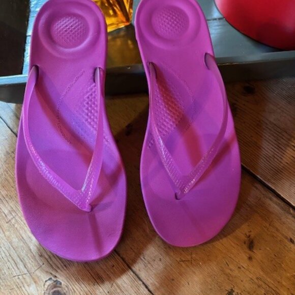 Fitflop IQushion Ergonomic Flip-Flops NEW w/BOX Size 7 Miami Violet - Picture 3 of 5
